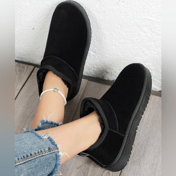 Black Fur Lined Thermal Ankle Winter Boot - Picture 1 of 5